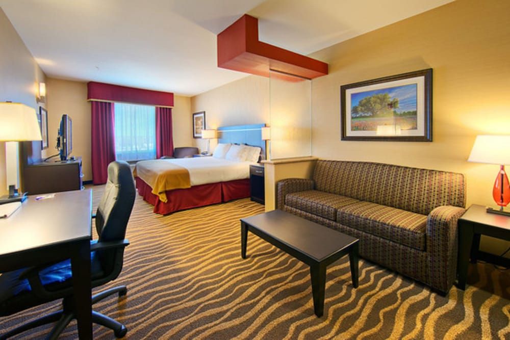 Holiday Inn Express & Suites Cotulla by IHG 2