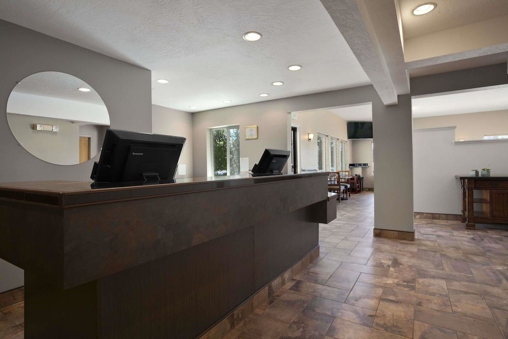 Super 8 by Wyndham Pocatello 2