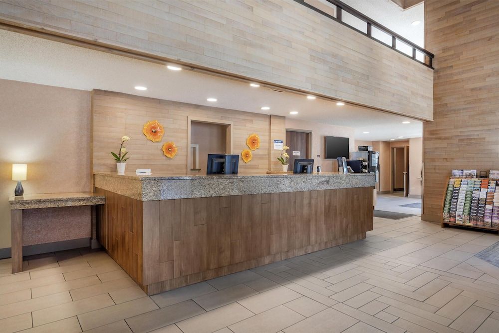 Best Western Plus Oak Harbor Hotel & Conference Center 3