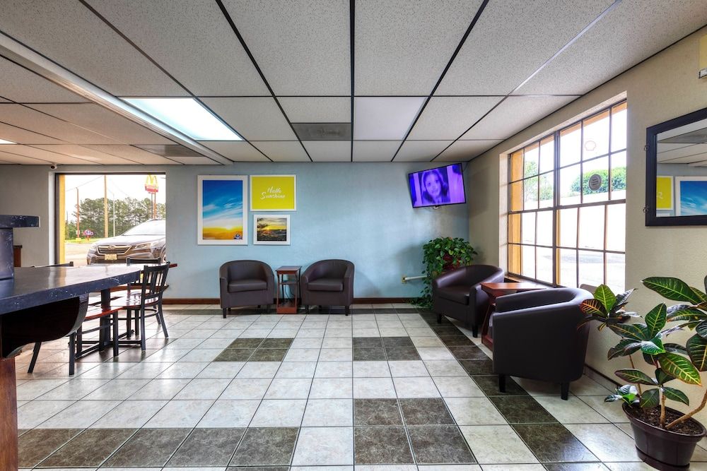 Executive Inn & Suites 3