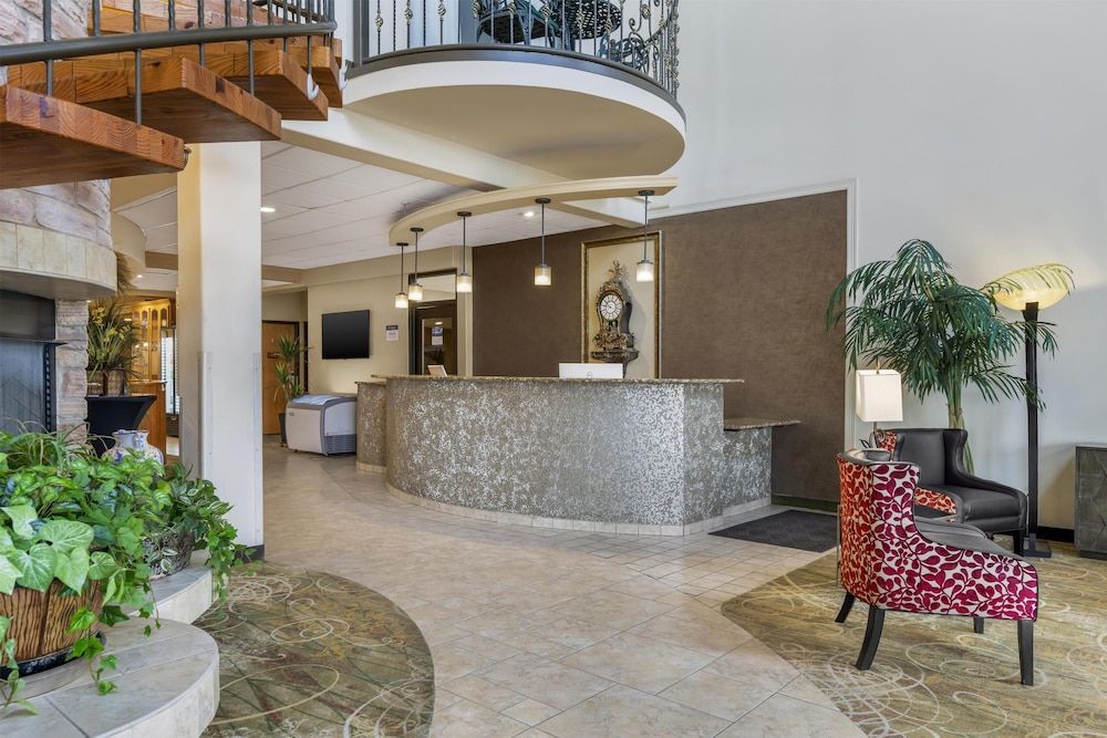 Best Western Plus Swiss Chalet Hotel & Suites 3