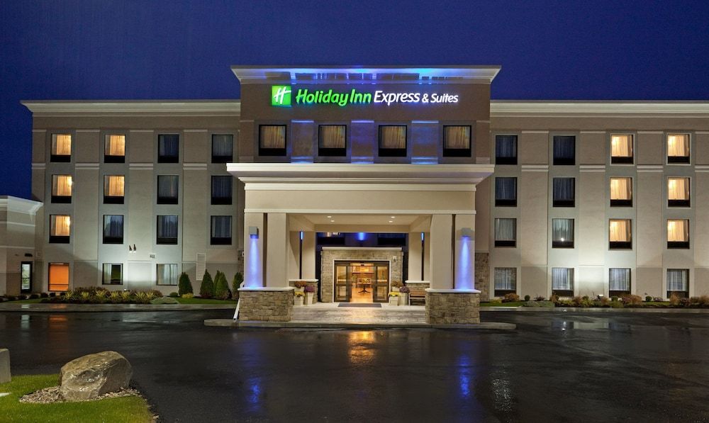 Holiday Inn Express Hotel & Suites Malone by IHG 2 estrellas en Malone