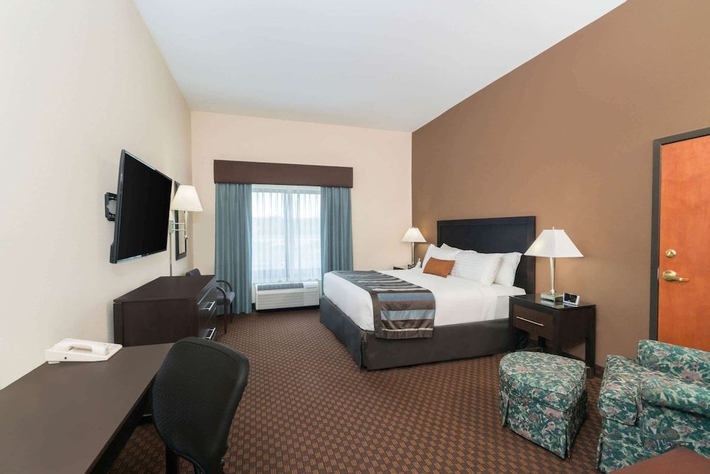 Wingate by Wyndham Lexington 3