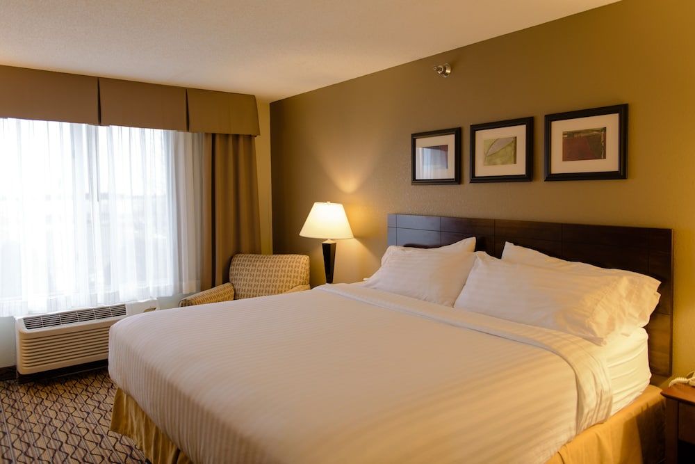 Holiday Inn Express & Suites Superior by IHG 3