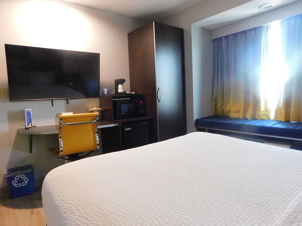 Microtel Inn & Suites by Wyndham Wheeling at Highlands 3