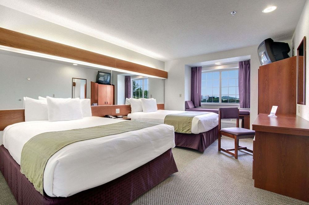 Microtel Inn & Suites by Wyndham Bridgeport 3