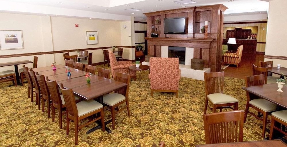 Country Inn & Suites by Radisson, Fredericksburg, VA 3