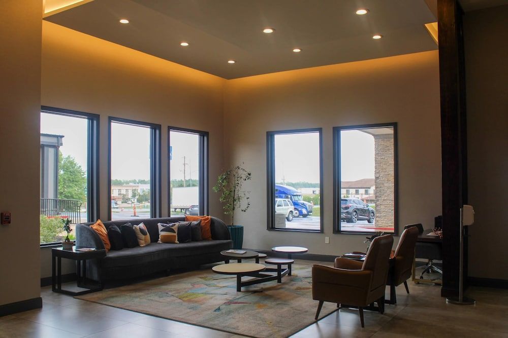 Clarion Pointe Marshall 3