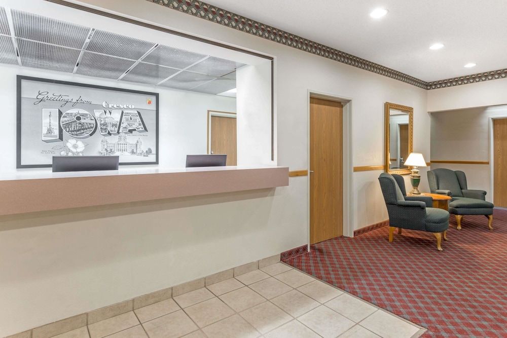 Super 8 by Wyndham Cresco IA 2