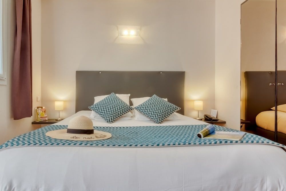 Logis Hotel Restaurant Les II Mas 3 estrellas en Cabestany