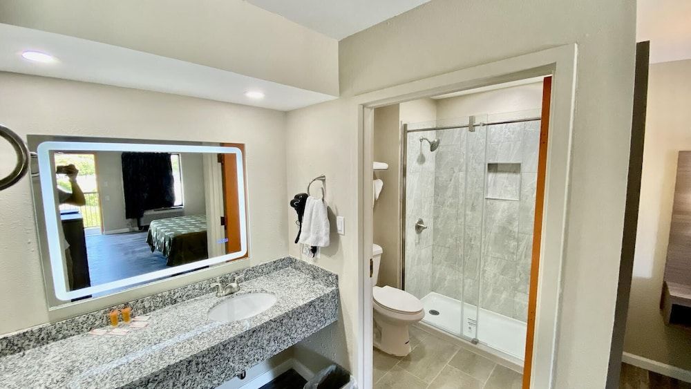 Brentwood Inn & Suites 3