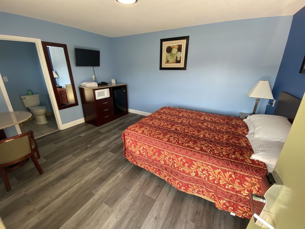 Red Carpet Inn and Suites 3
