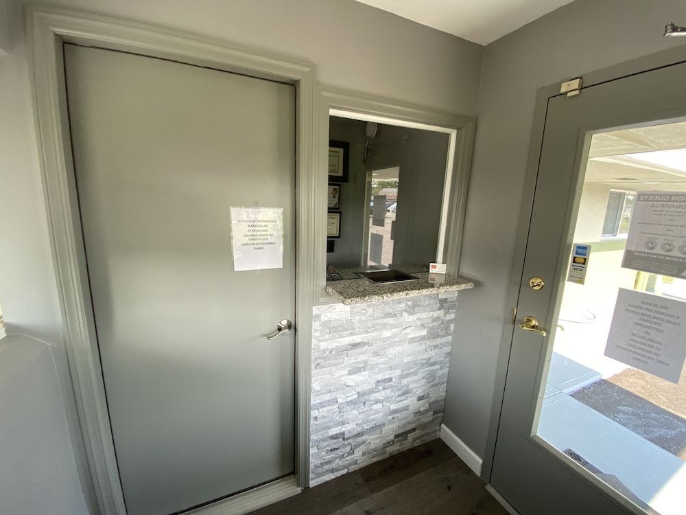 Red Carpet Inn and Suites 2