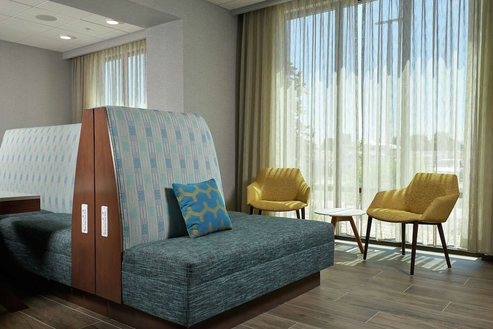 Hampton Inn by Hilton Burley 3
