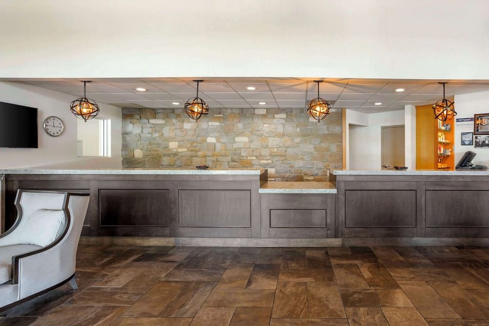 Best Western Plus Revere Inn & Suites 3