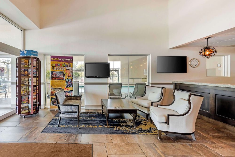 Best Western Plus Revere Inn & Suites 2