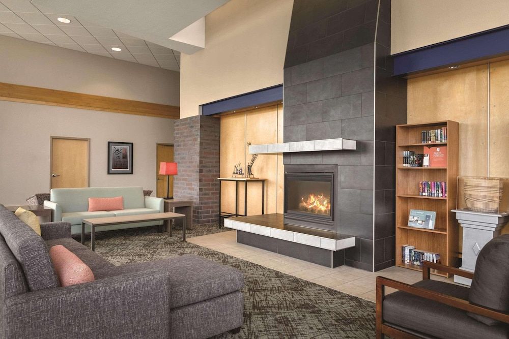 Country Inn & Suites by Radisson, Fergus Falls, MN 2