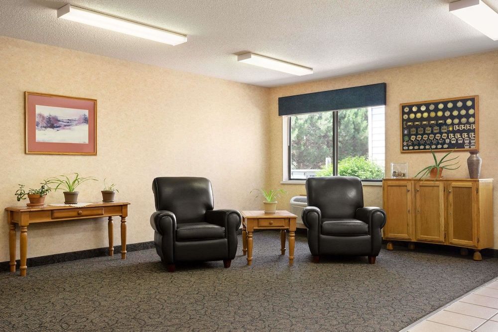 Travelodge by Wyndham Morrill 2