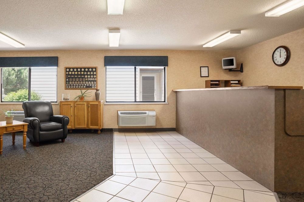 Travelodge by Wyndham Morrill 3