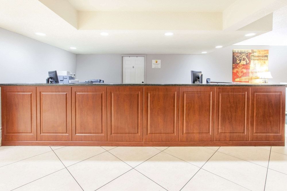 Super 8 by Wyndham Monroe West 3