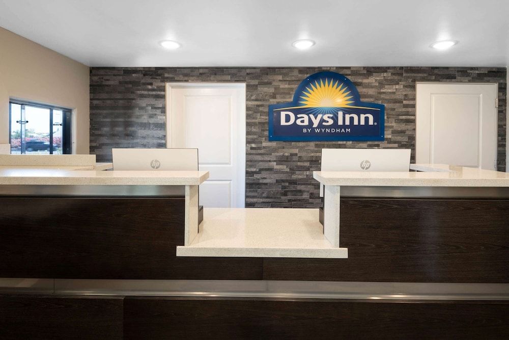 Days Inn by Wyndham Galt/Elk Grove South 3