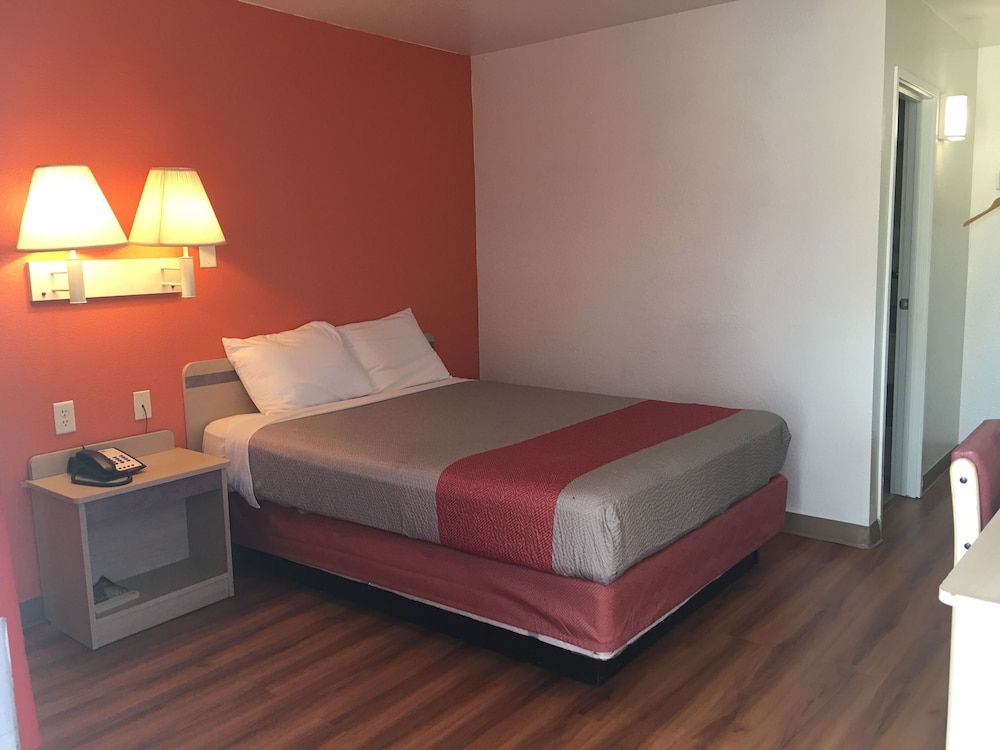 Motel 6 Lufkin, TX 3