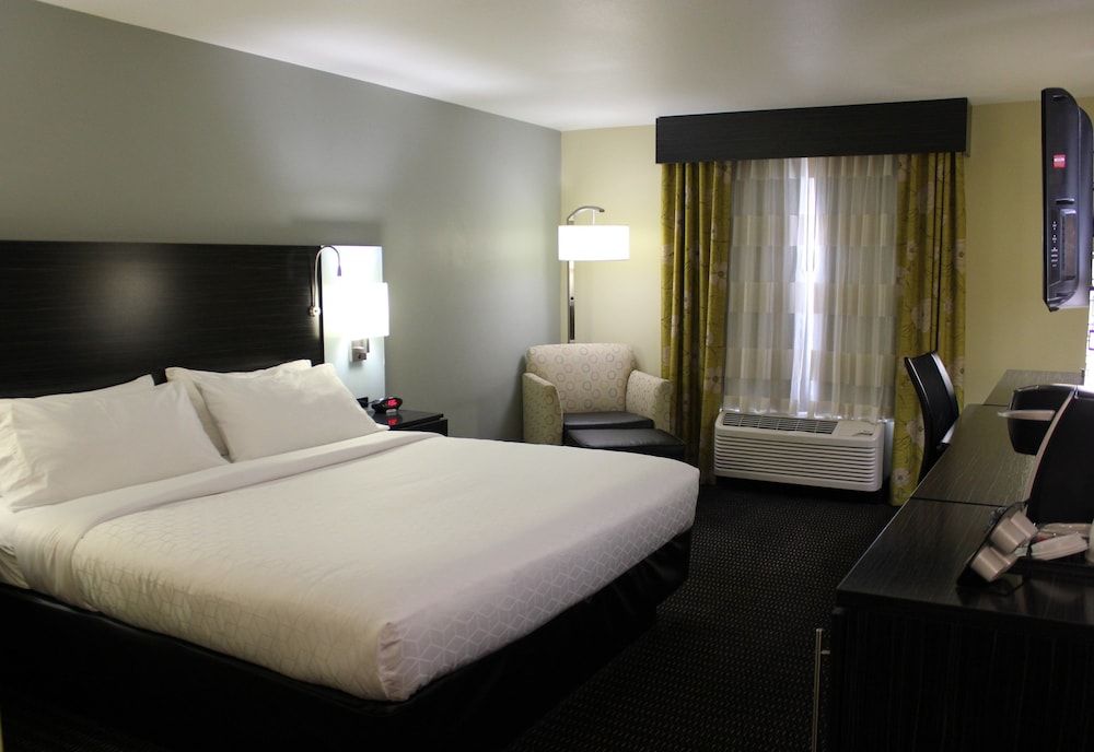 Holiday Inn Express Hotel & Suites Marion Northeast by IHG 3