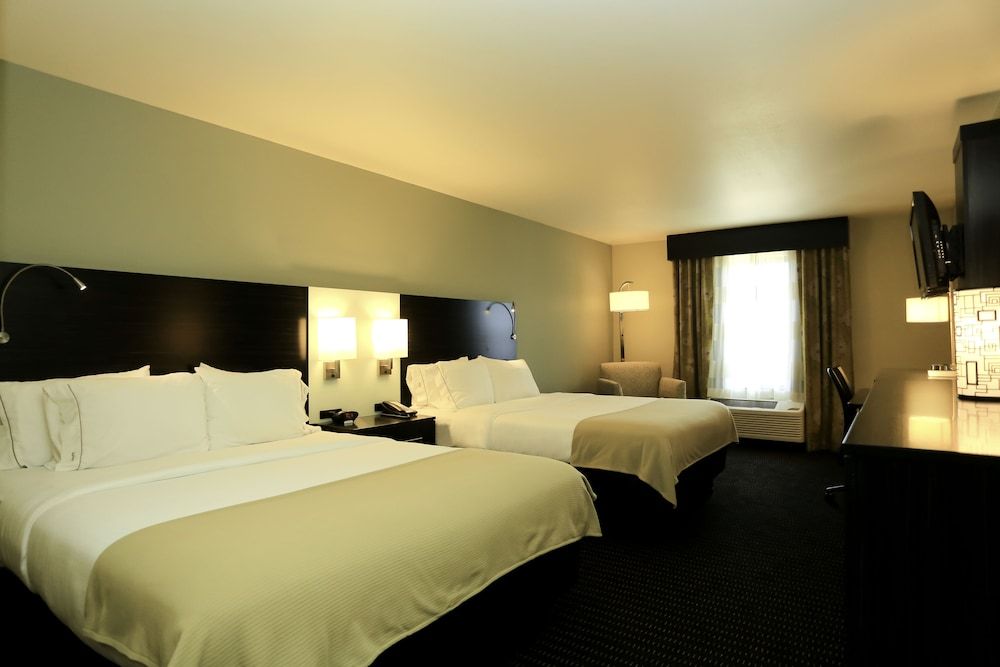 Holiday Inn Express Hotel & Suites Marion Northeast by IHG 2