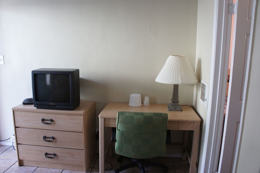 Budget Inn 3
