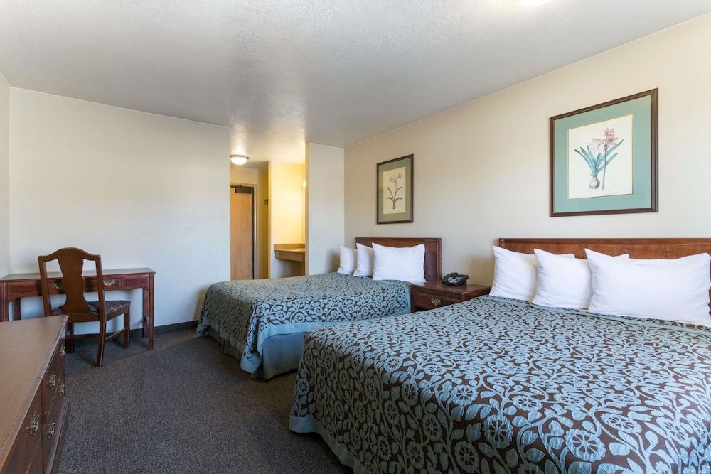 Days Inn by Wyndham Beaver 3