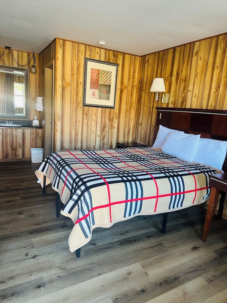 Country Inn Motel 2