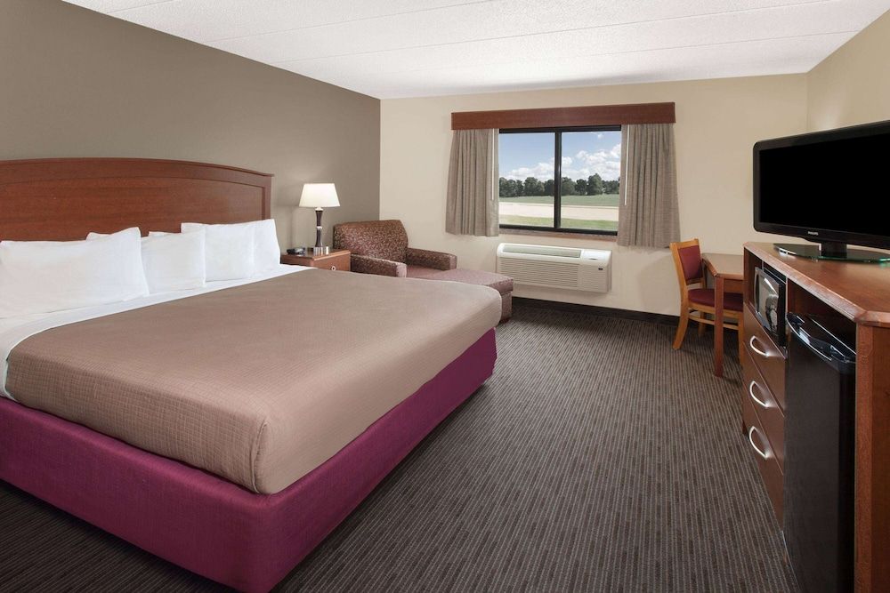 AmericInn by Wyndham Grundy Center 3