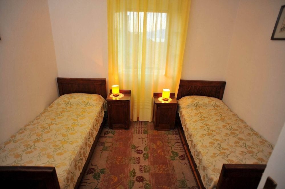 Apartments Piv 2