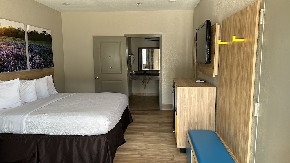 Days Inn by Wyndham Kenedy/Karnes City 3