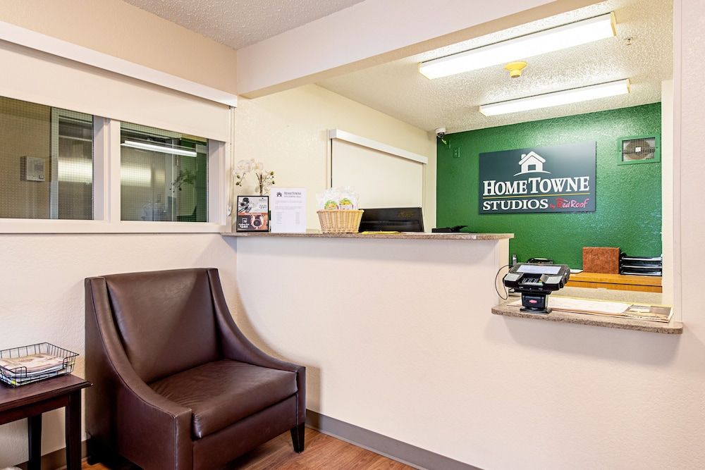 HomeTowne Studios by Red Roof Tacoma - Puyallup 2