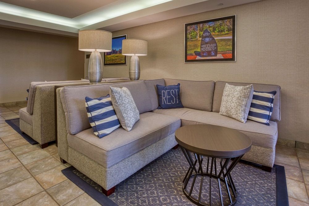 Drury Inn & Suites St. Louis Fairview Heights 3