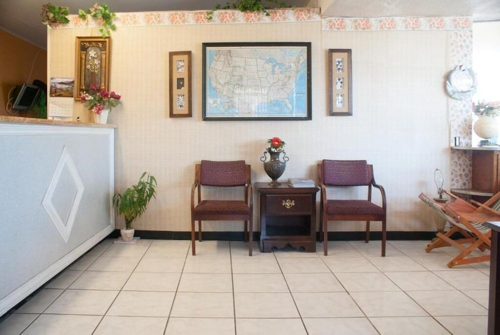 NASSAU HOLIDAY MOTEL 2
