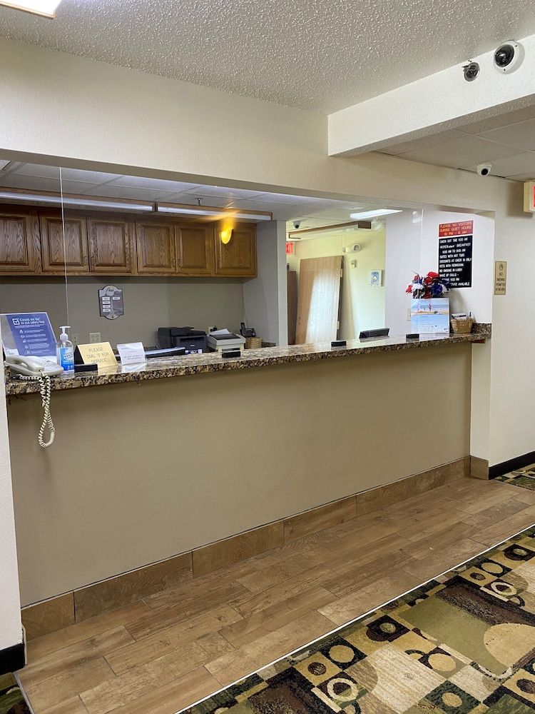 Super 8 by Wyndham Independence IA 3