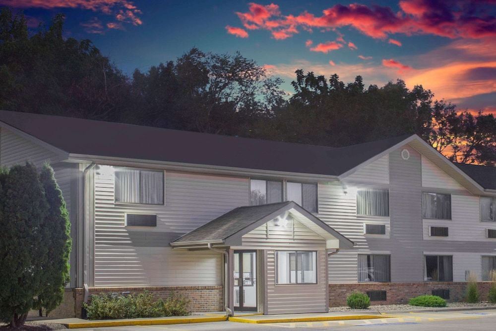 Super 8 by Wyndham Independence IA 2 estrellas en Independence