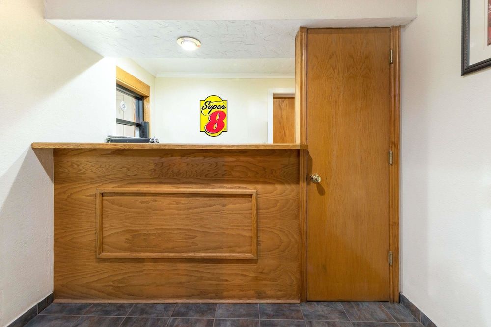 Super 8 by Wyndham Enid 2