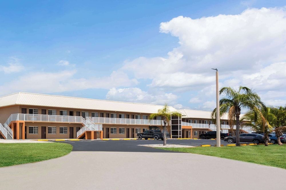 Travelodge Suites by Wyndham Lake Okeechobee 1 estrellas en Okeechobee