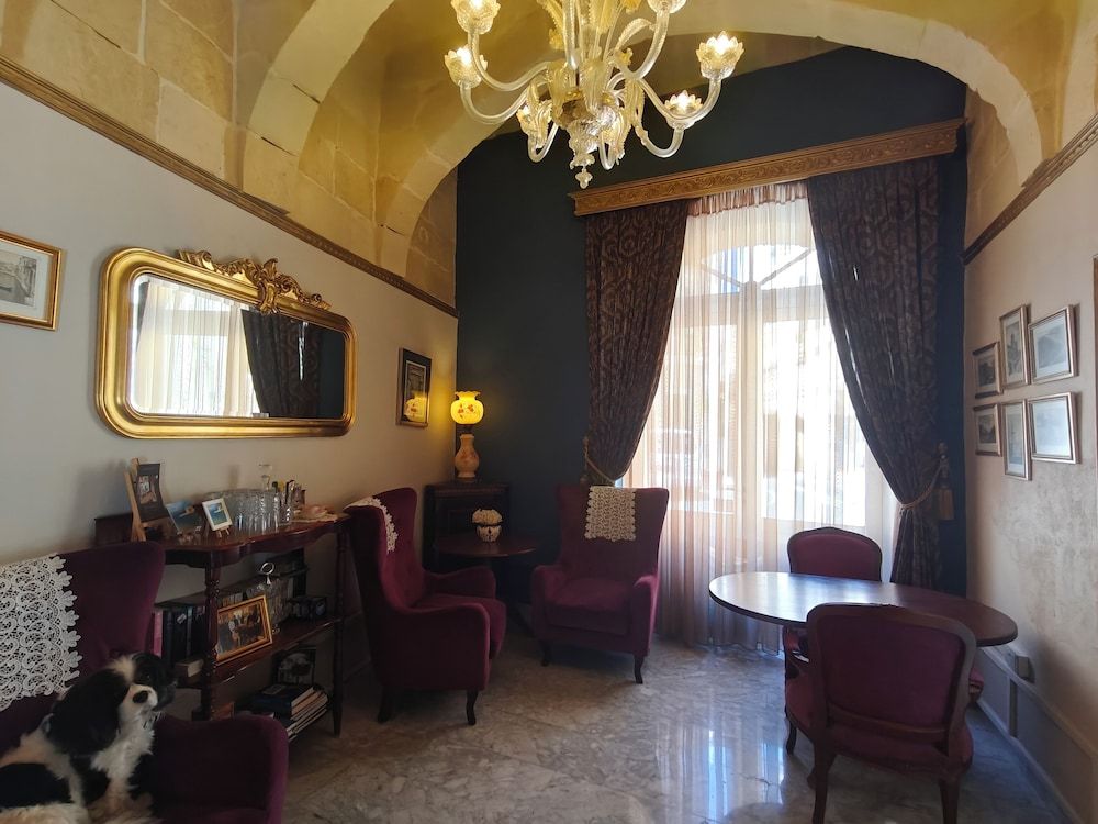 Julina Boutique Living 3