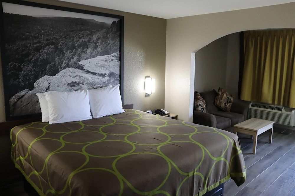 Super 8 by Wyndham Cabot 3