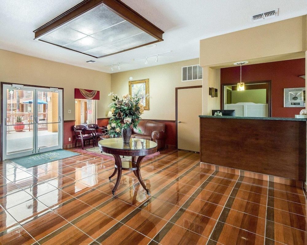 Econo Lodge Inn & Suites Eagle Pass 2
