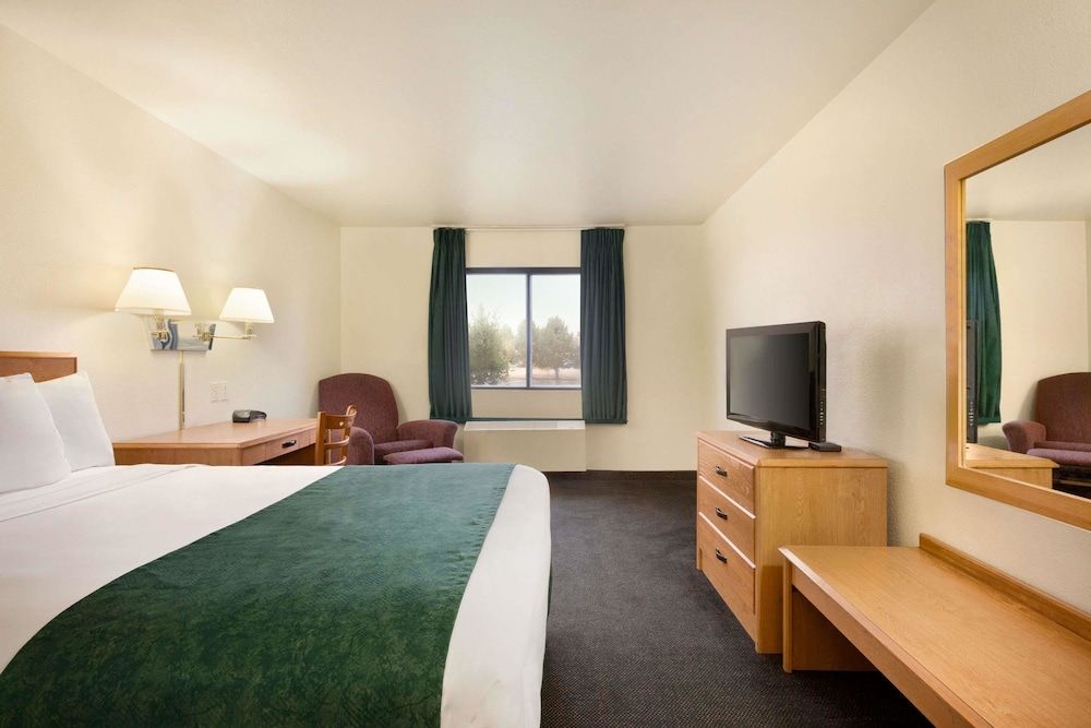 Travelodge by Wyndham Alpine 3
