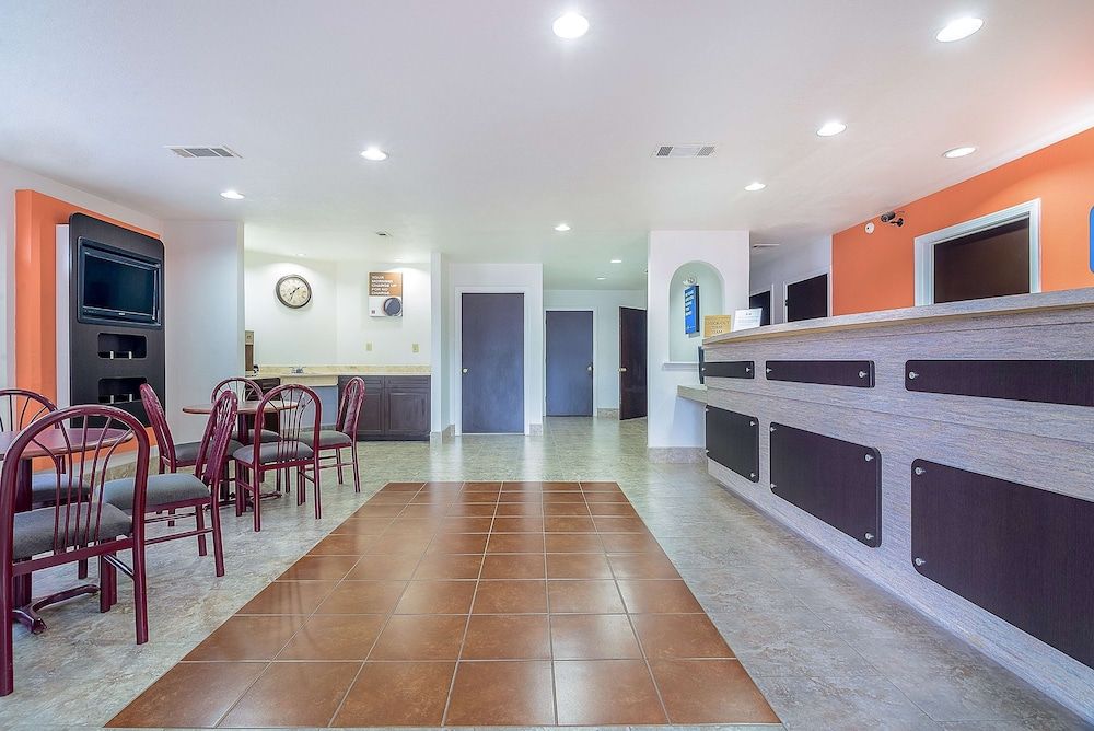 Motel 6 Canton, TX 3