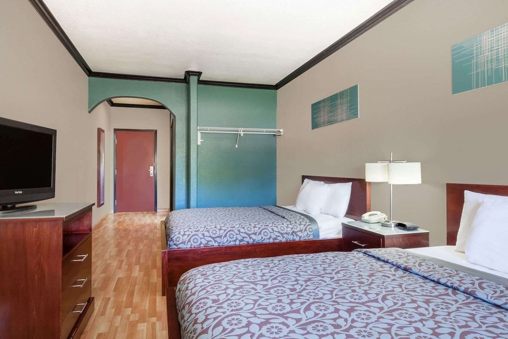 Days Inn & Suites by Wyndham Marquez 3