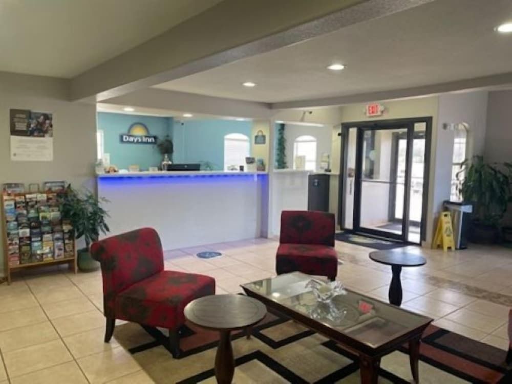 Days Inn by Wyndham Centerville 2