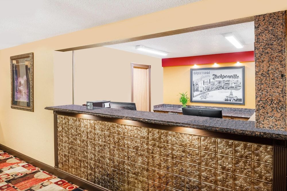Super 8 by Wyndham Jacksonville 3