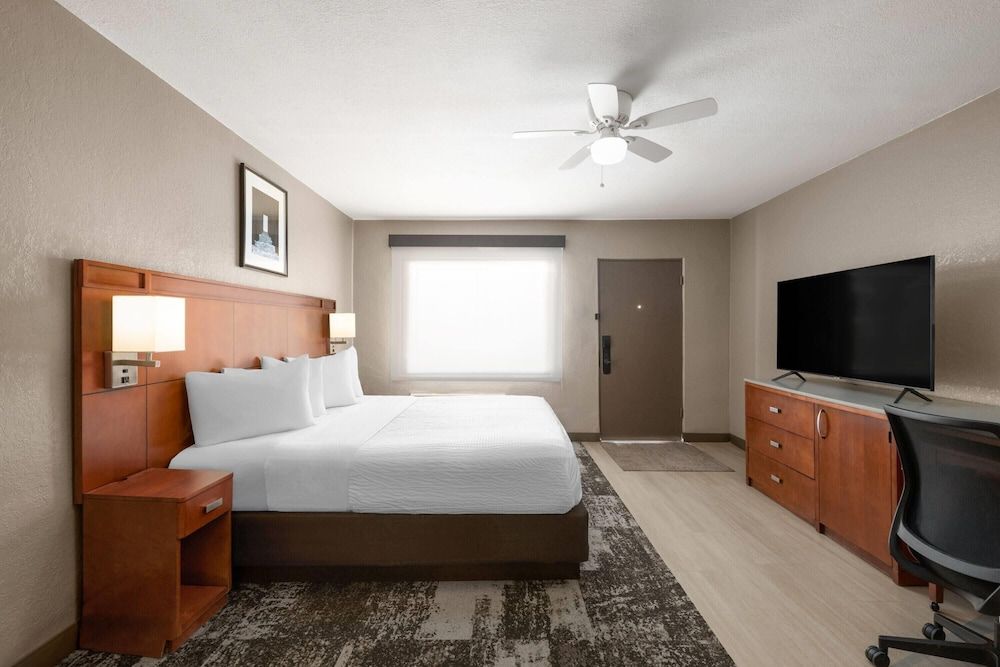Travelodge by Wyndham Parker 3